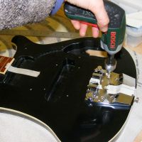 Rickenbacker 4001 fitting the bridge&nbsp;&copy;&nbsp;2026&nbsp;Guitar Angel